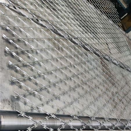 厂家直供焊接菱形刀片刺网防爬防盗护栏网工厂围墙焊接刀片刺网