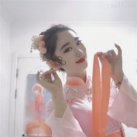 北京专业化妆团队电视台化妆师上门化妆造型